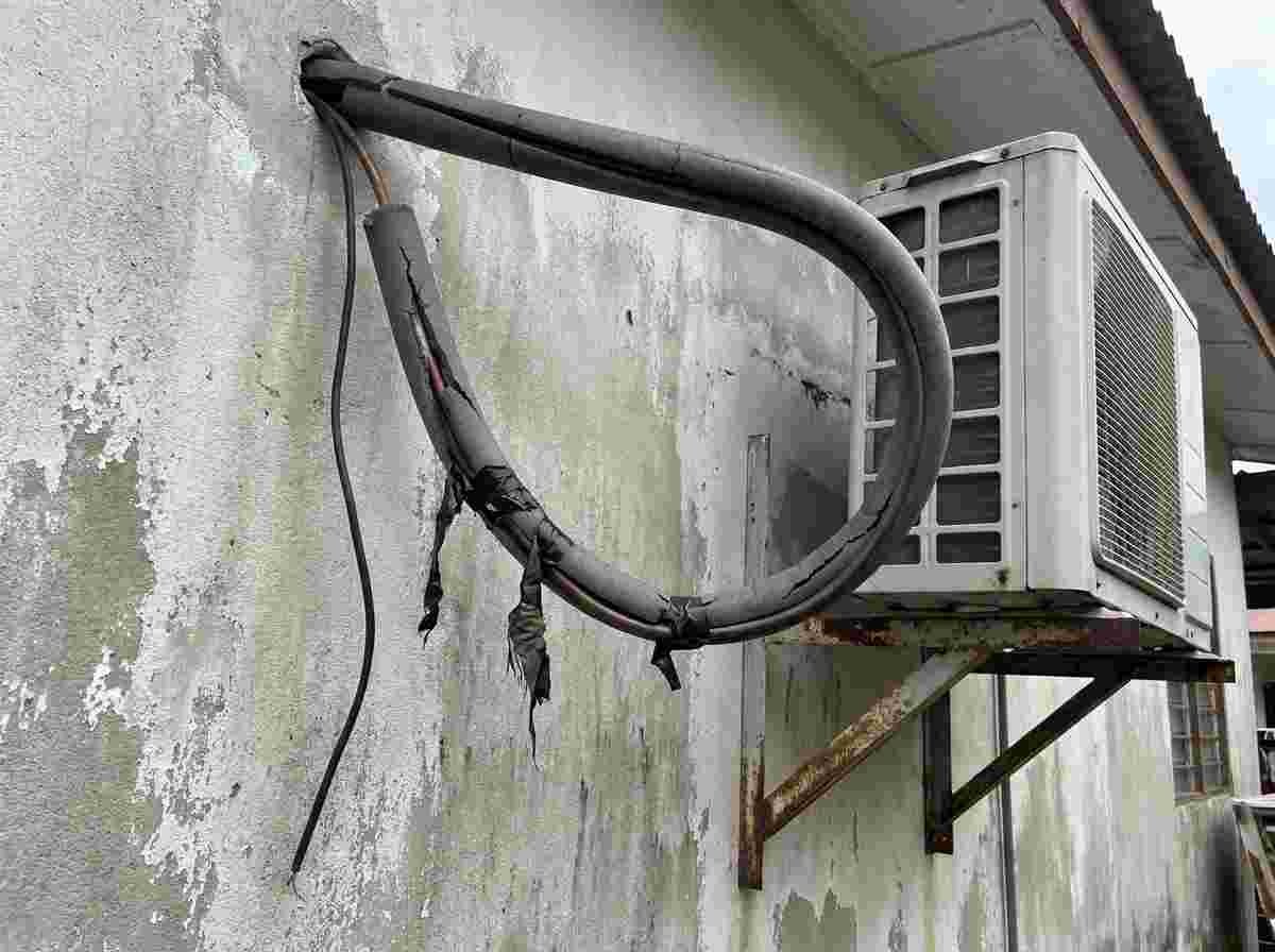 Example of a poor aircond installation with sagging pipes